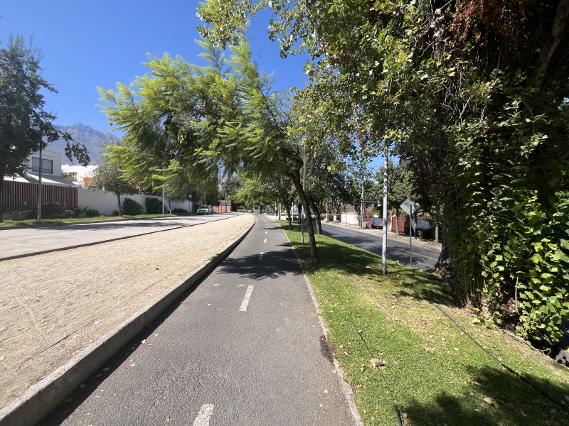 Casa en Venta de 4 Dorm. en la Reina