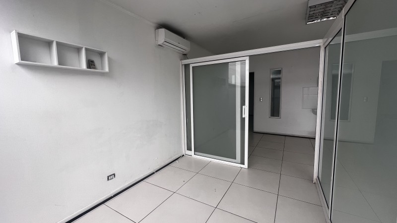 Se Arrienda Oficina Box Médico en Edificio España