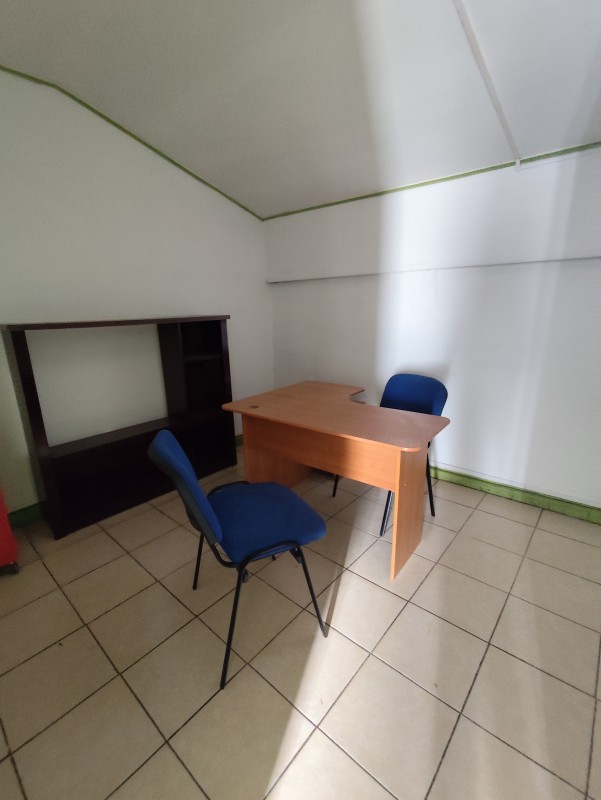 Arrienda Propiedad Comercial de 8 Oficinas en Linares