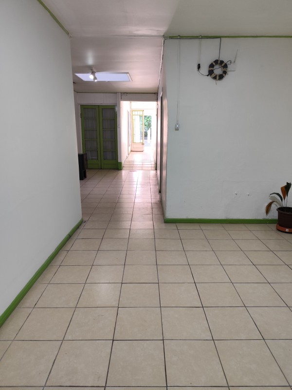 Arrienda Propiedad Comercial de 8 Oficinas en Linares