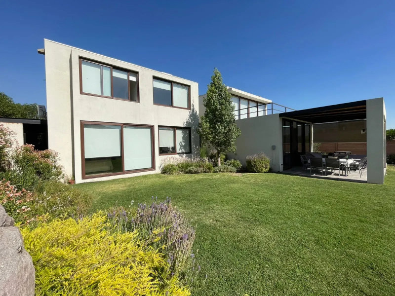 Casa en los Rios, Colina Moderna Propiedad