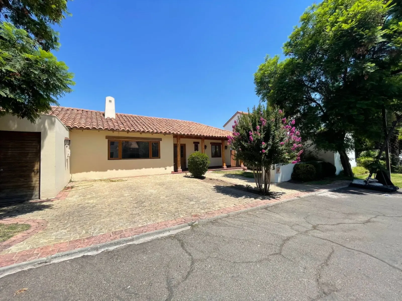 Casa en Chicureo, las Flores