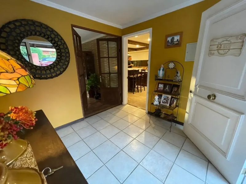Impecable Casa en Condominio, 5D 4B, Cocina Remodelada!