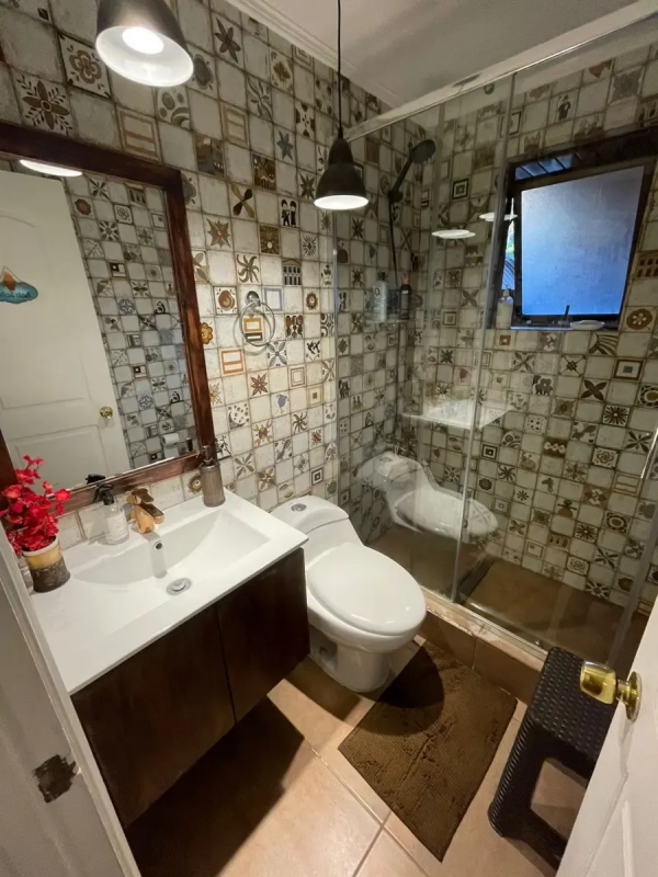 Impecable Casa en Condominio, 5D 4B, Cocina Remodelada!