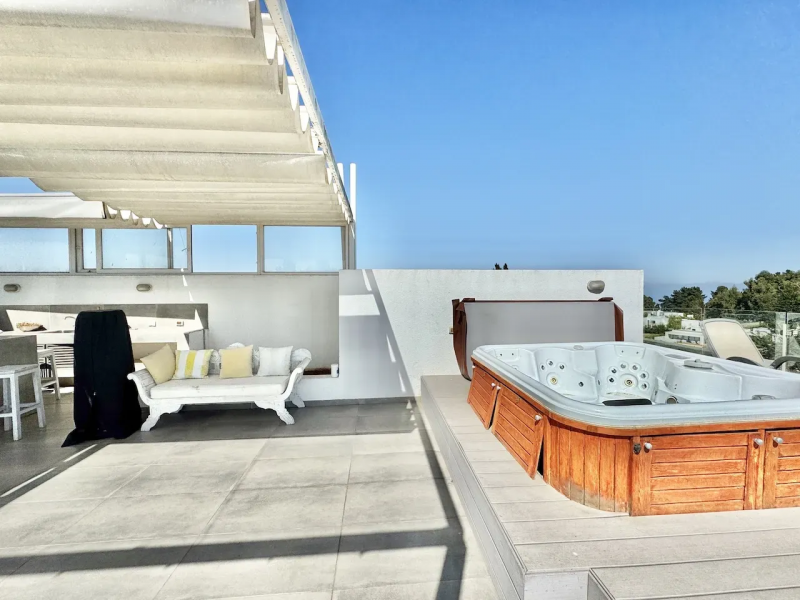 Vende Penthouse en Marbella,