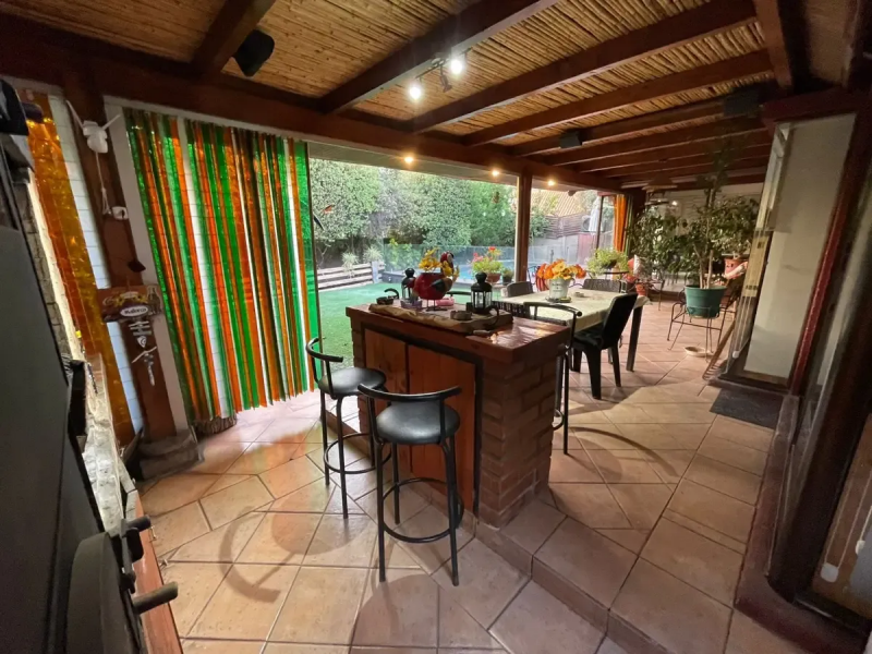 Impecable Casa en Condominio, 5D 4B, Cocina Remodelada!