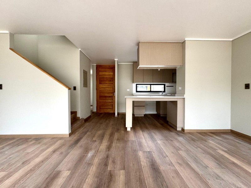 Vende Casa en los Pinos, Impecable Moderna Nueva