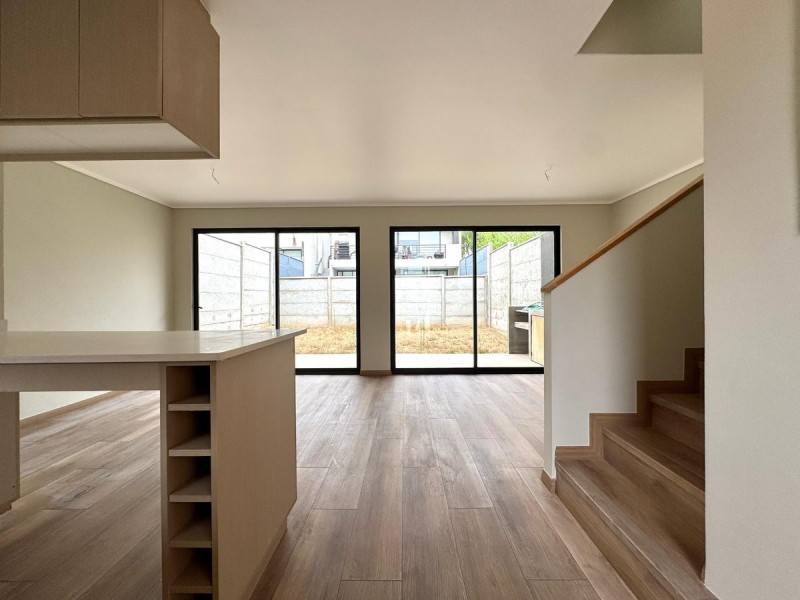 Vende Casa en los Pinos, Impecable Moderna Nueva