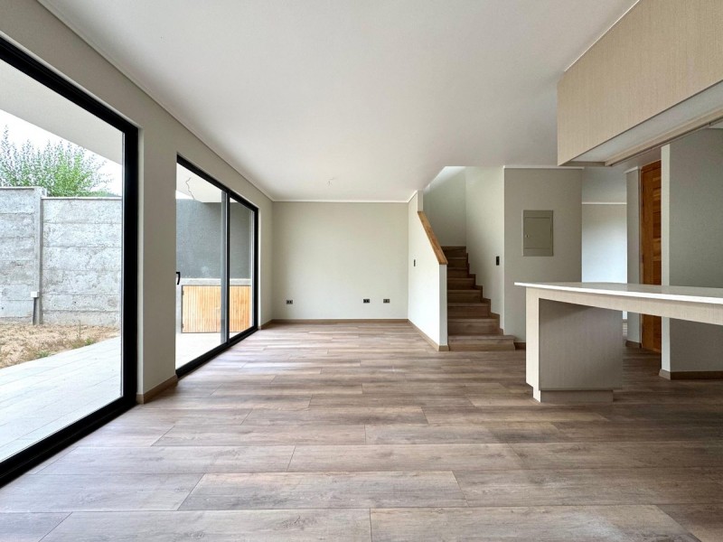 Vende Casa en los Pinos, Impecable Moderna Nueva