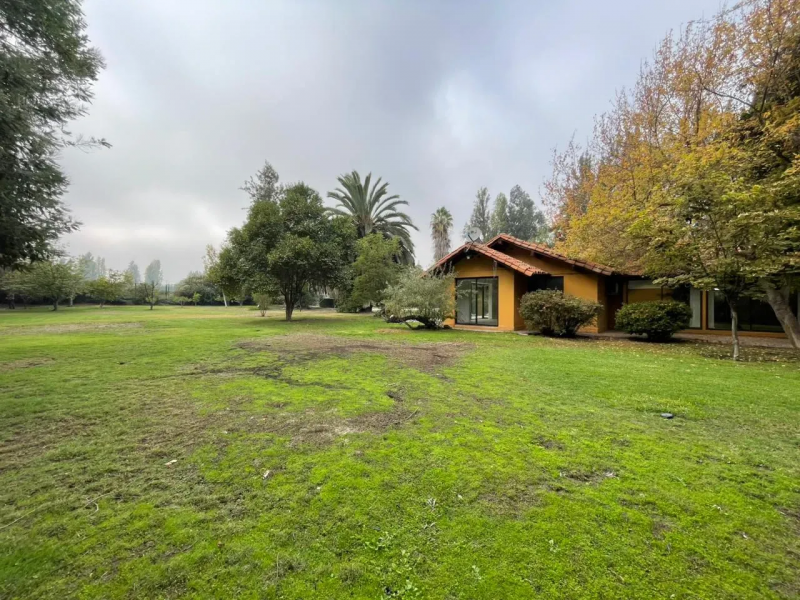 Preciosa Parcela en Avenida Chicureo,