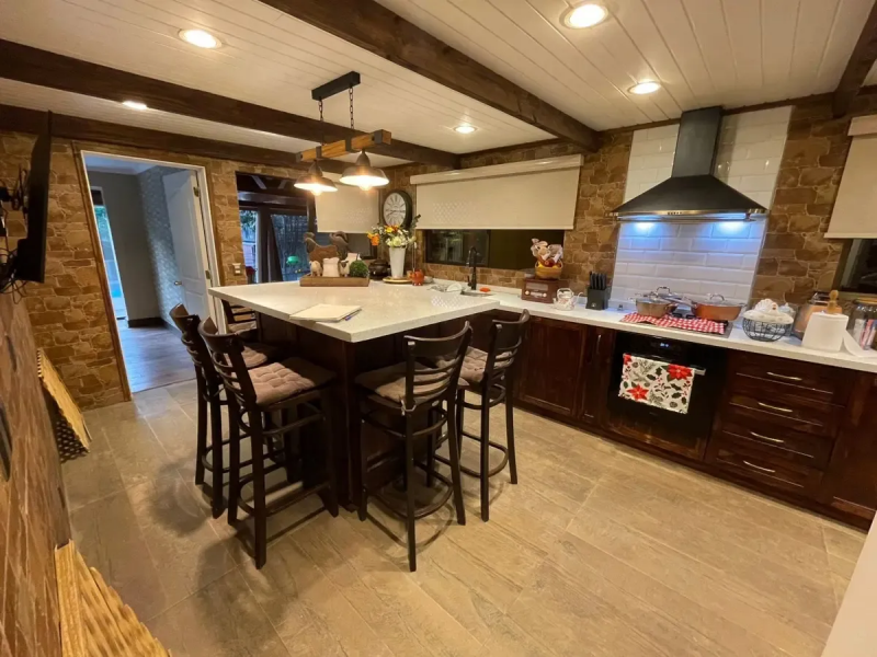 Impecable Casa en Condominio, 5D 4B, Cocina Remodelada!