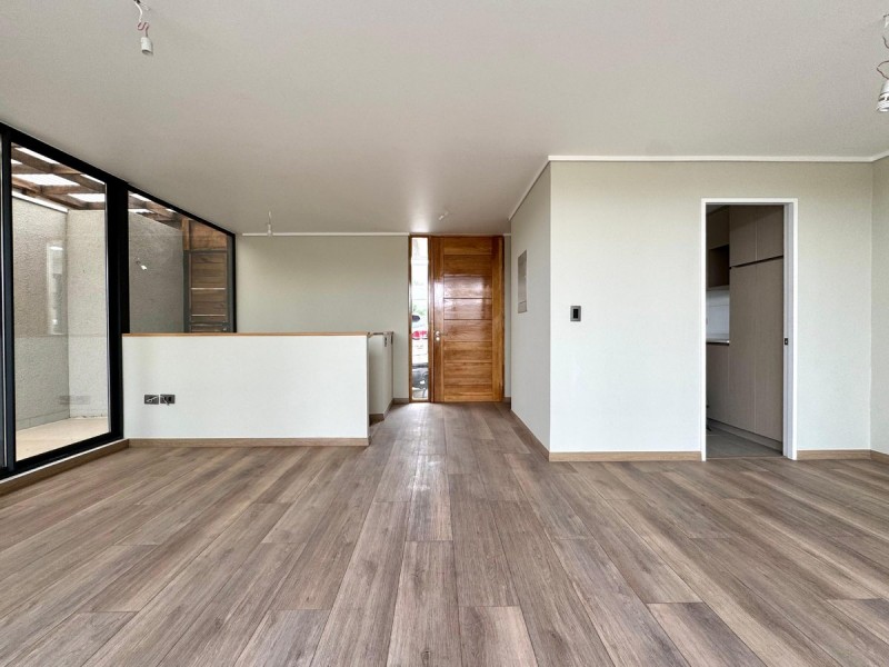 Vende Hermosa y Moderna Casa en los Pinos