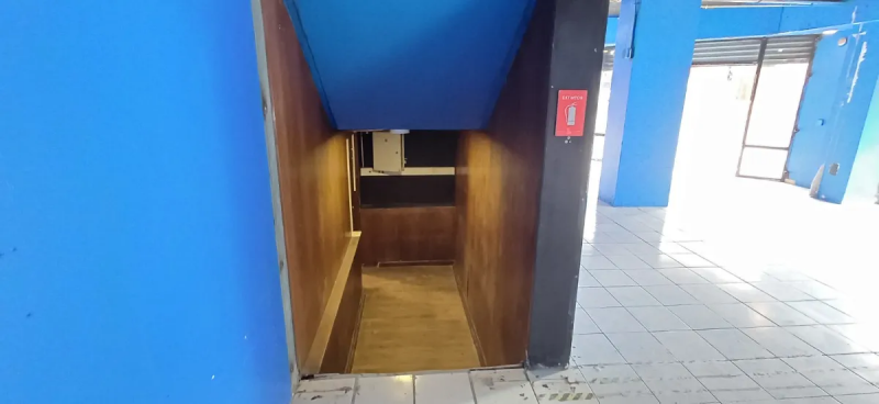 Arriendo Local Comercial Arlegui Esquina Ecuador