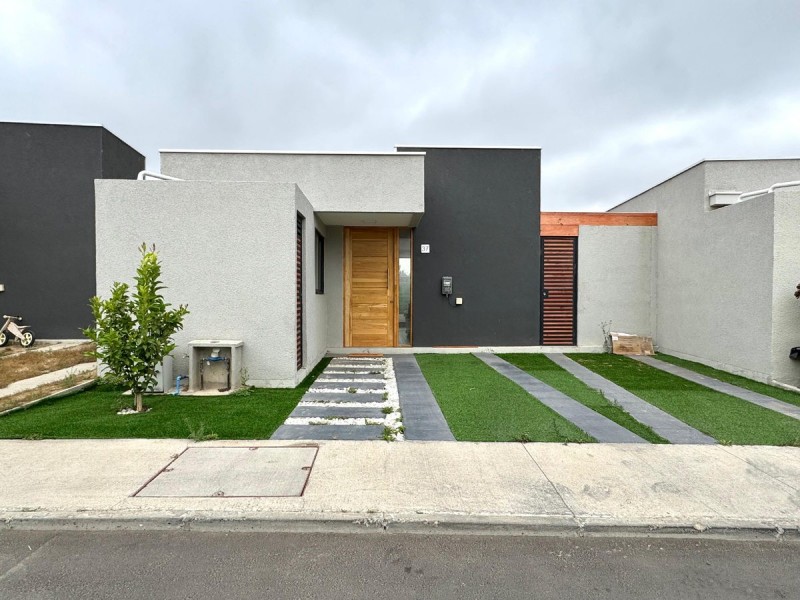 Vende Hermosa y Moderna Casa en los Pinos