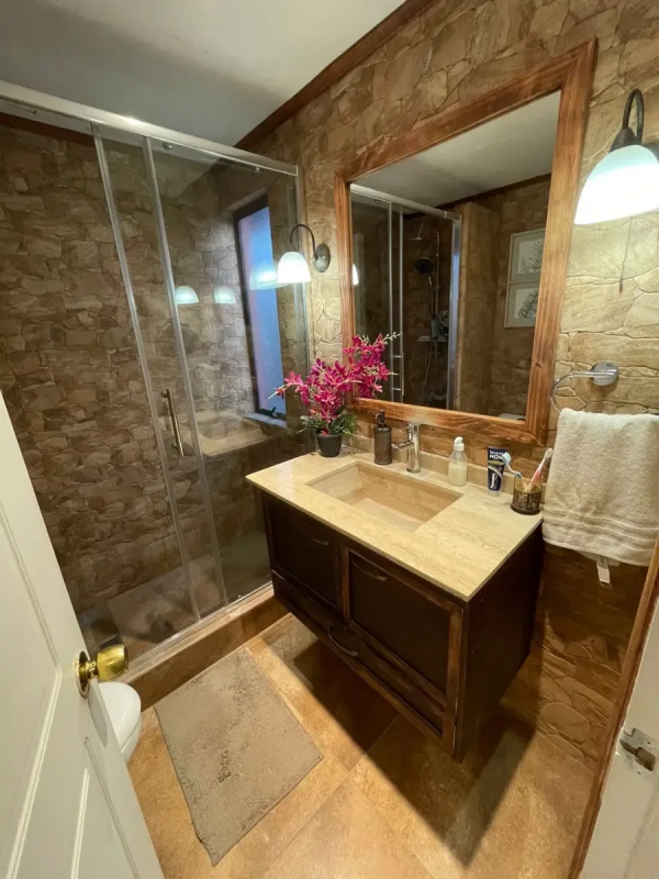 Impecable Casa en Condominio, 5D 4B, Cocina Remodelada!