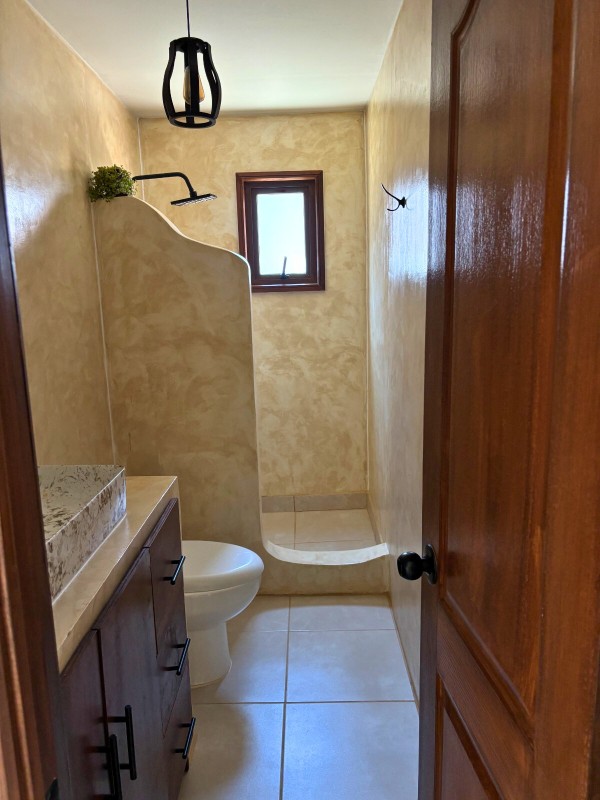 Cochiguaz, Valle del Elqui. Casa Moderna Negocio Cerrado