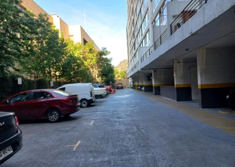 Cerca de Metro Hospital, Santiago