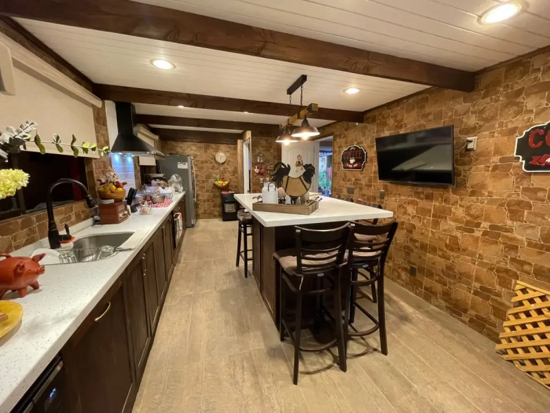 Impecable Casa en Condominio, 5D 4B, Cocina Remodelada!