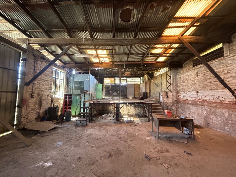 Industrial , 2300 Metros Cuadrados Aprox