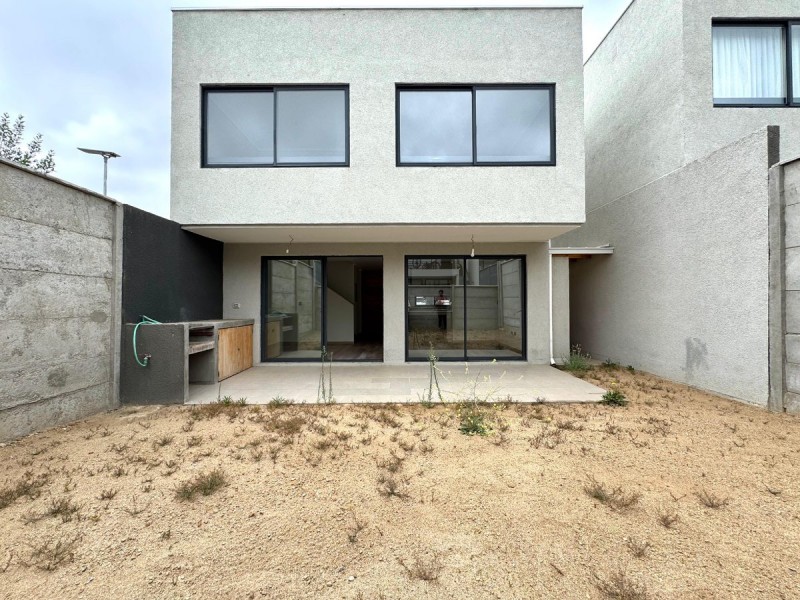 Vende Hermosa y Moderna Casa en los Pinos