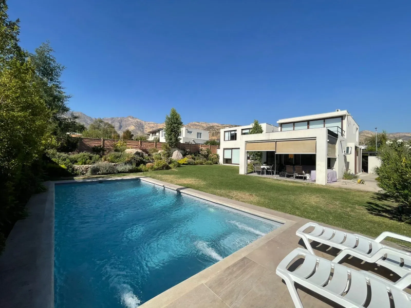 Casa en los Rios, Colina Moderna Propiedad