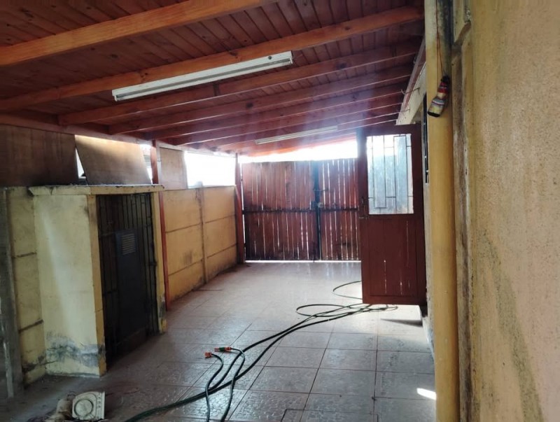 Casa Habitable , Leve Remodelación, en Buen Estado