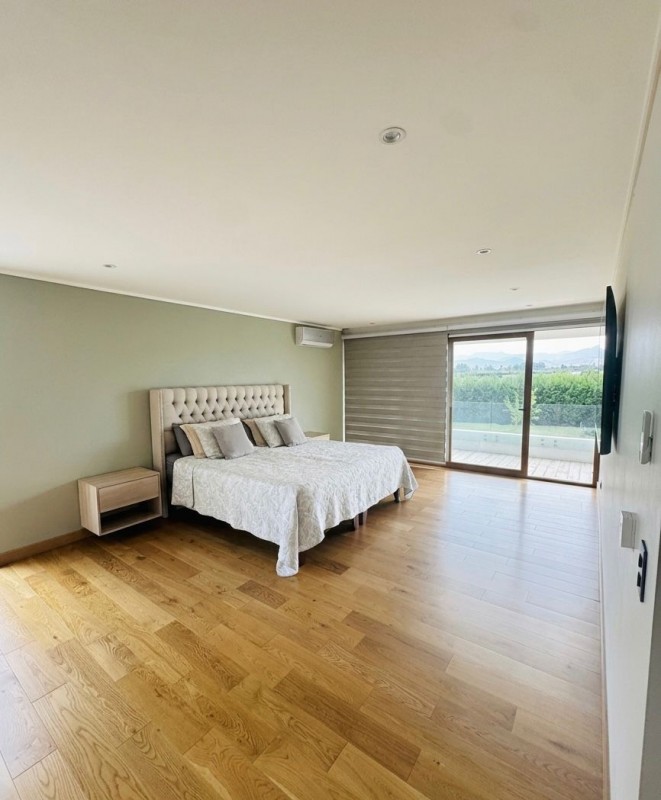 Moderna y Nueva Casa en Chicureo