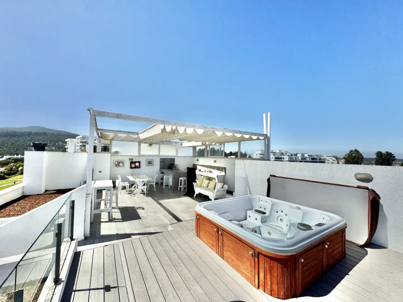 Vende Penthouse en Marbella,