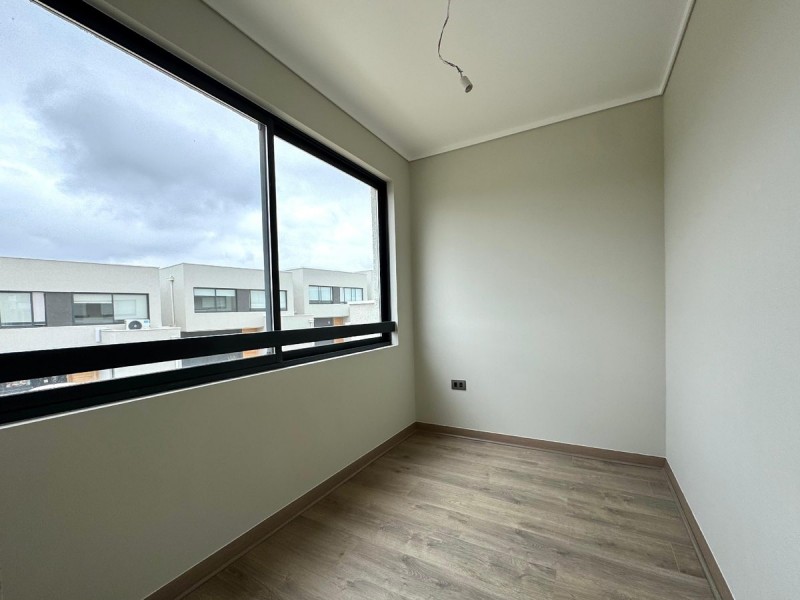 Vende Casa en los Pinos, Impecable Moderna Nueva