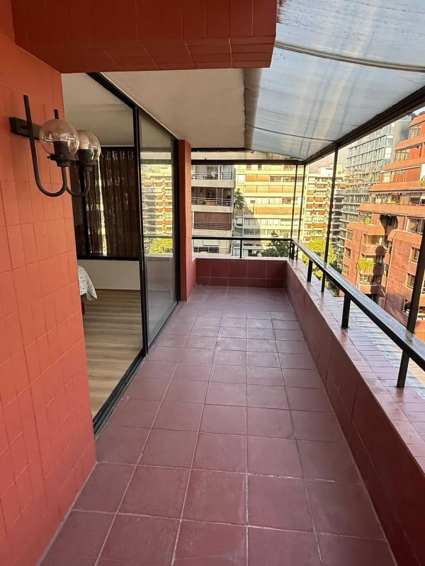 Arriendo en las Condes, Calle Luz,