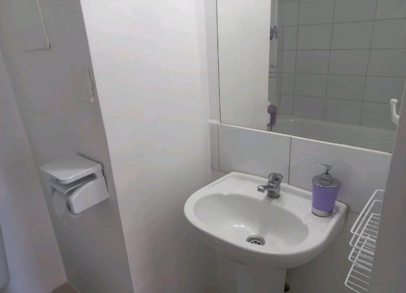 Cerca de Metro Hospital, Santiago