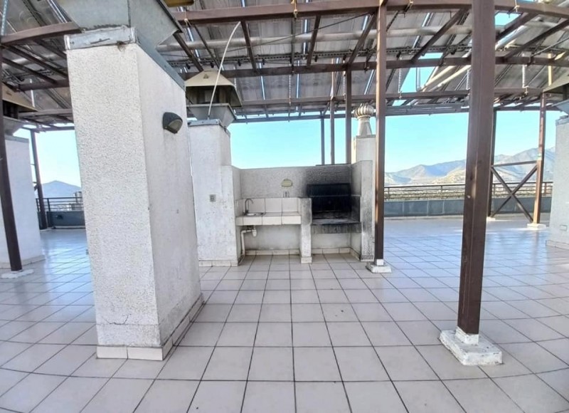 Cerca de Metro Hospital, Santiago