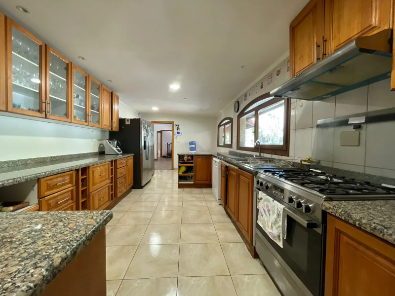 Casa en los Castaños, Dentro de Parcela , Hermosa Propiedad