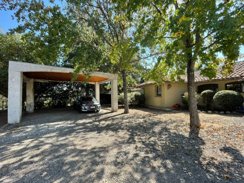 Casa en los Castaños, Dentro de Parcela , Hermosa Propiedad