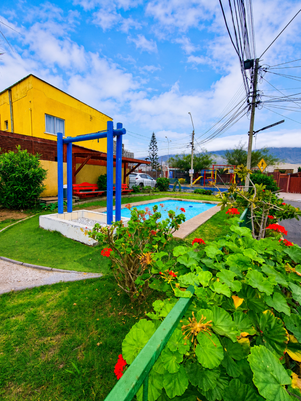 Casa 3 Dorm 2 Ba en Condominio Tamarugos