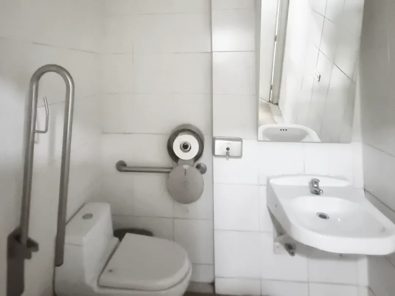 Arriendo Gran Local en el Casco Comercial, Calle Colon