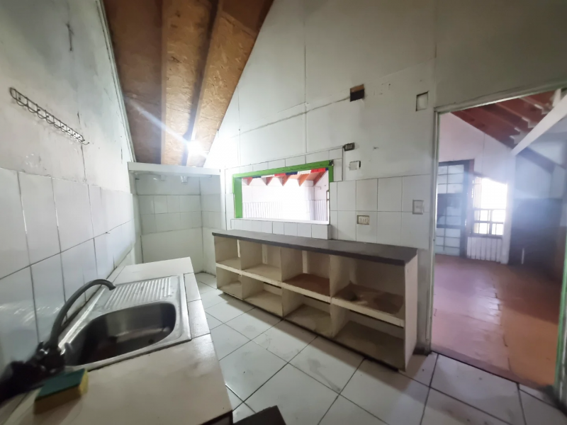 Arriendo Local Comercial en Av las Industrias