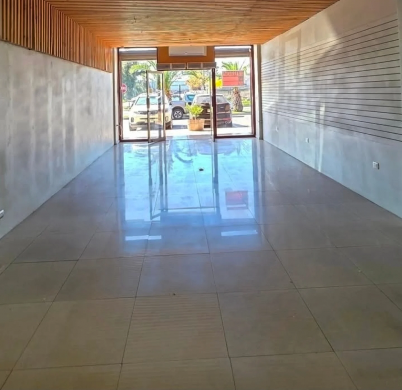 Arriendo Local en Centro Comercial de Avenida Alemania