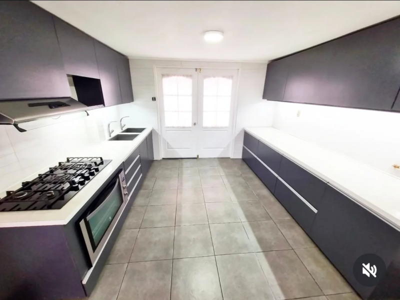Venta de Casa Con Cocina Remodelada