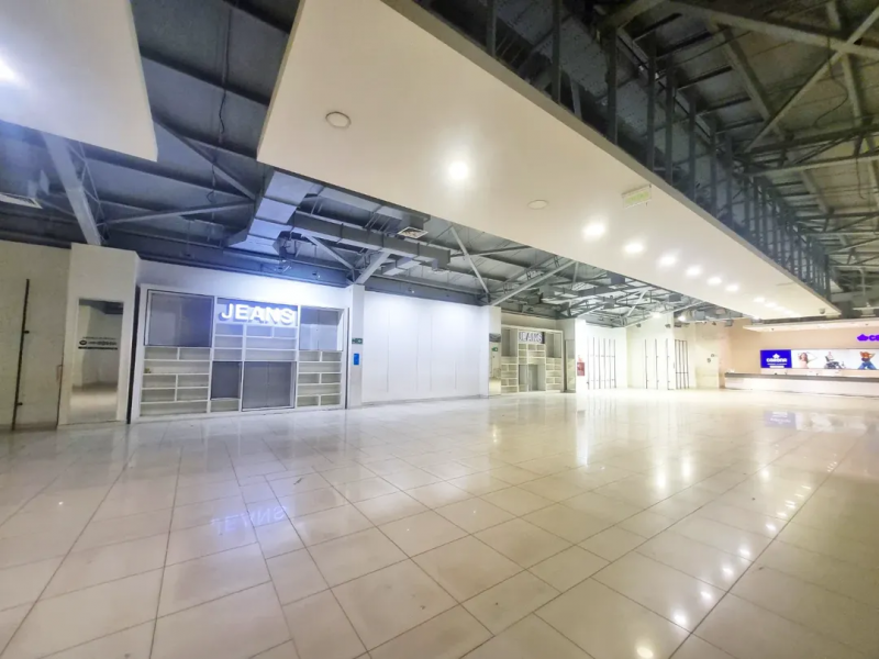 Arriendo Gran Local en el Casco Comercial, Calle Colon