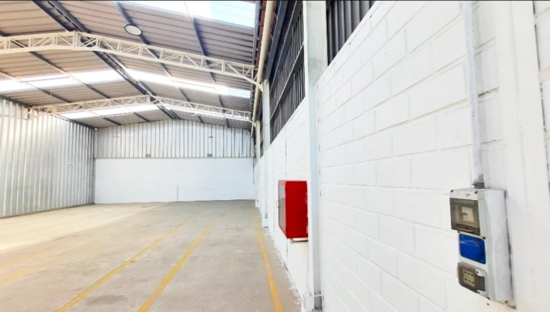 Arriendo de Bodega Av Industria desde 60 Uf + Ggcc
