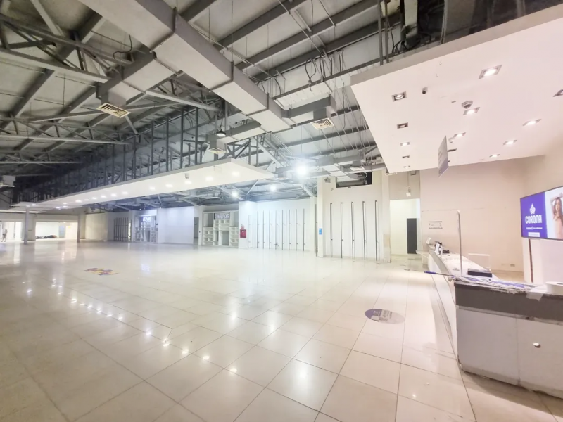 Arriendo Gran Local en el Casco Comercial, Calle Colon