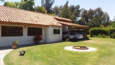Hermosa casa estilo chileno ubicada en Av. Calera de Tango