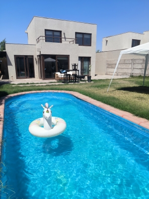En Arriendo Preciosa Casa Estilo Mediterránea en Santa Elena