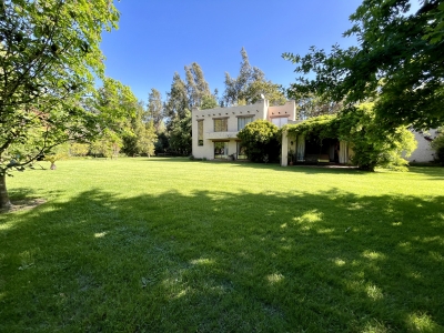 Amplia y acogedora casa estilo mexicano en condominio