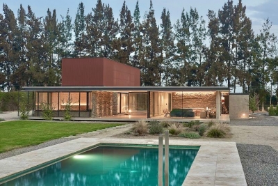 Moderna casa amoblada incluye mantención de jardín y piscina