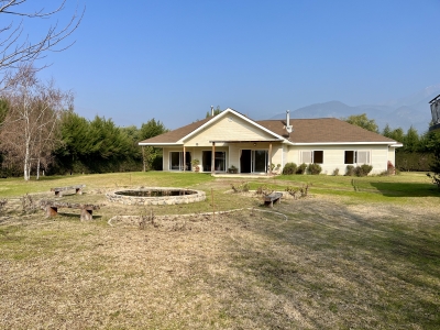 Amplia y funcional casa en condominio El Castaño