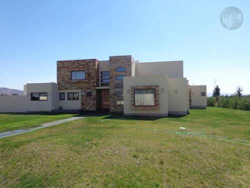 Hermosa y amplia casa , Loteo El Molino , Unihue