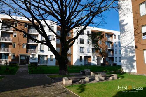 Jofre & Rossi Arrienda Dpto. Amoblado en Avda Alemania