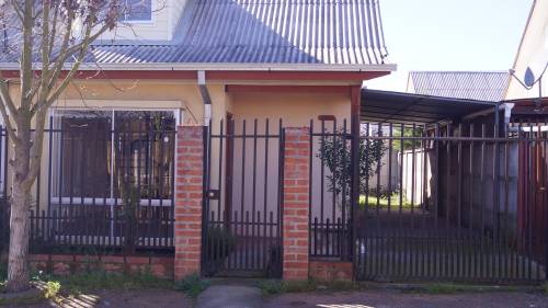 Casa 3 dormitorios, 1 baño, Cobertizo 2 autos, Patio
